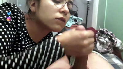 Ezenziwe ngesandla ngokuqedela esandleni - ubisi oluningi